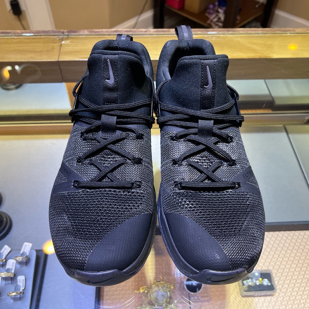Nike METCON Flyknit Size 11 Black Athletic Shoes with Sleek Design